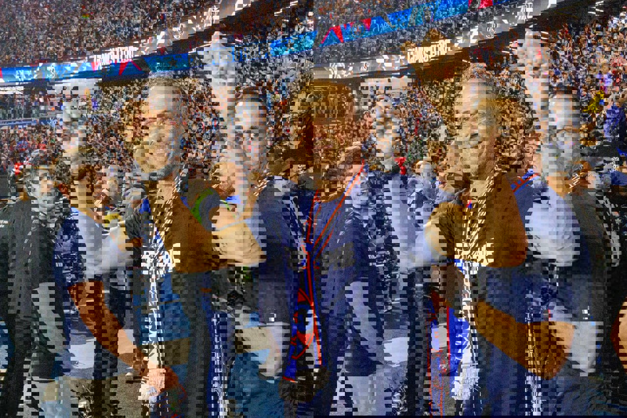 2195618