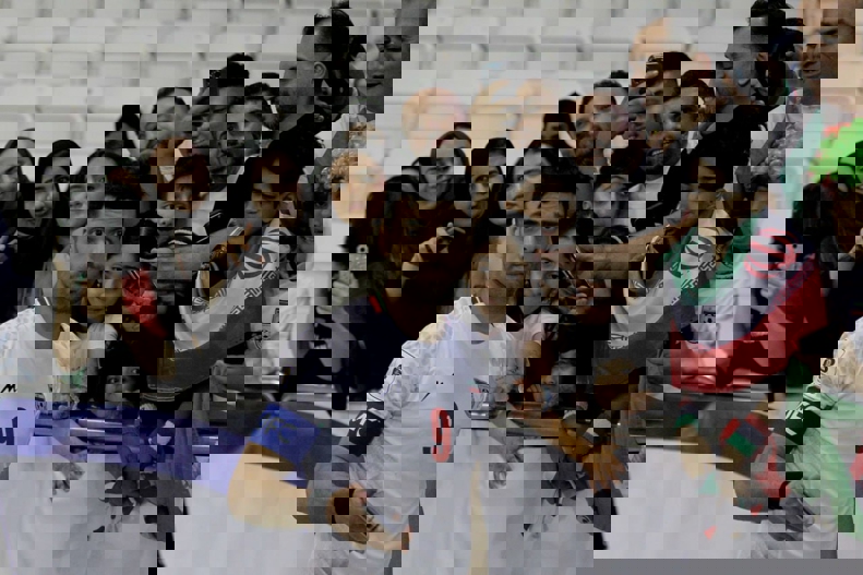 2195932