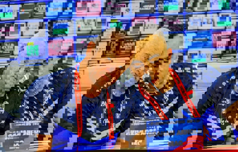 2195916