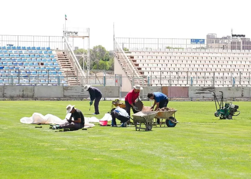 چمن ورزشگاه اختصاصی تراکتور تغییر می‌کند