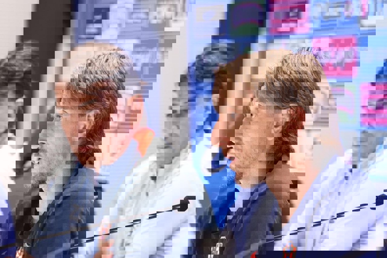 2196858