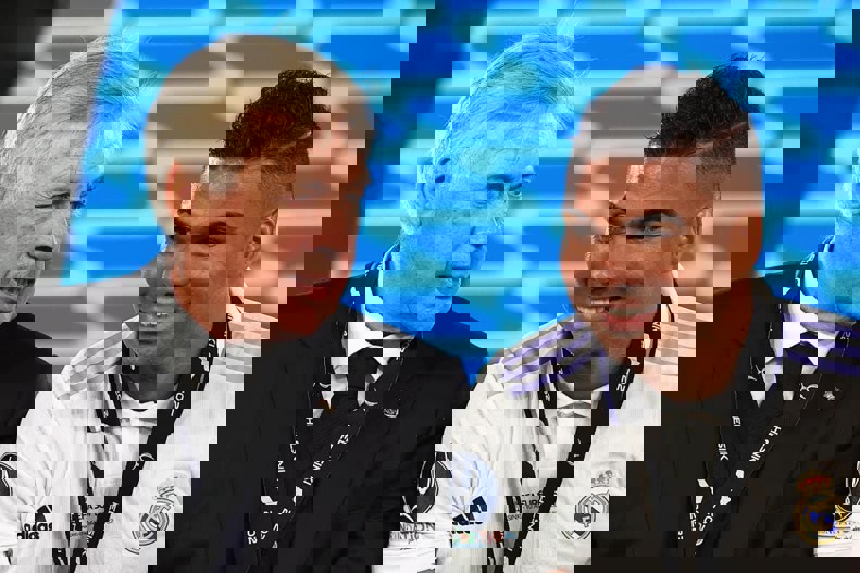2196832