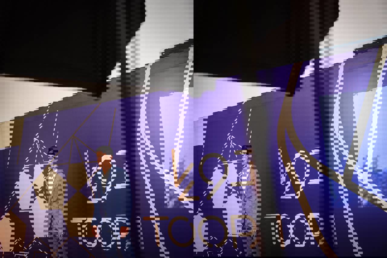 2198098