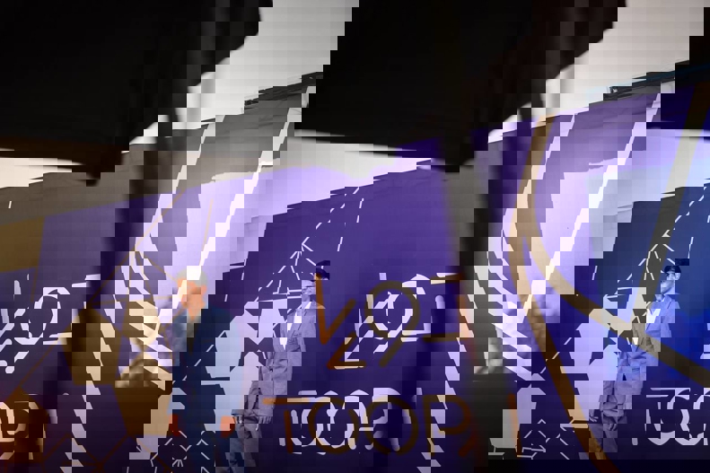 2198098