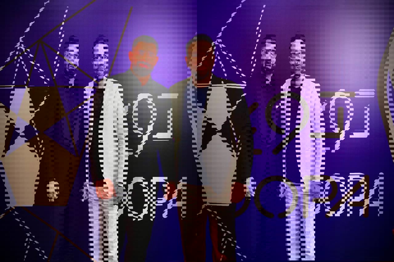 2198083