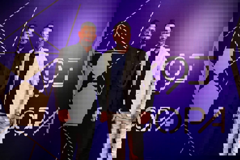 2198083