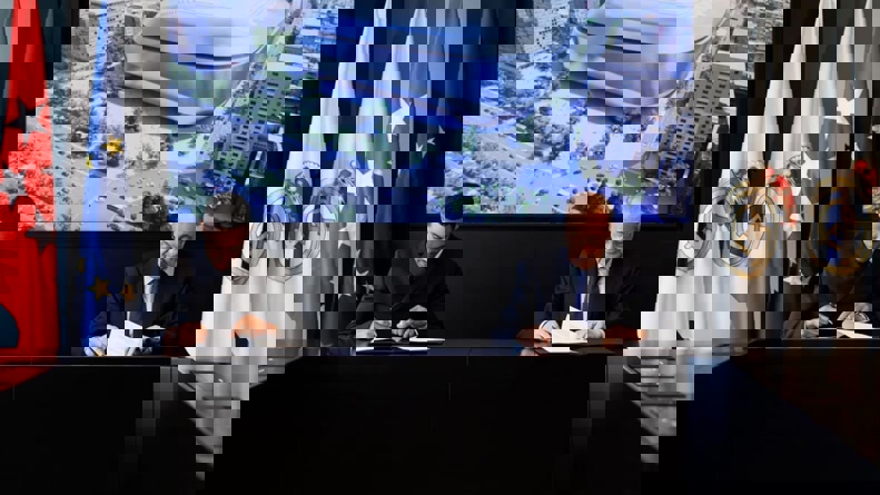 2198331