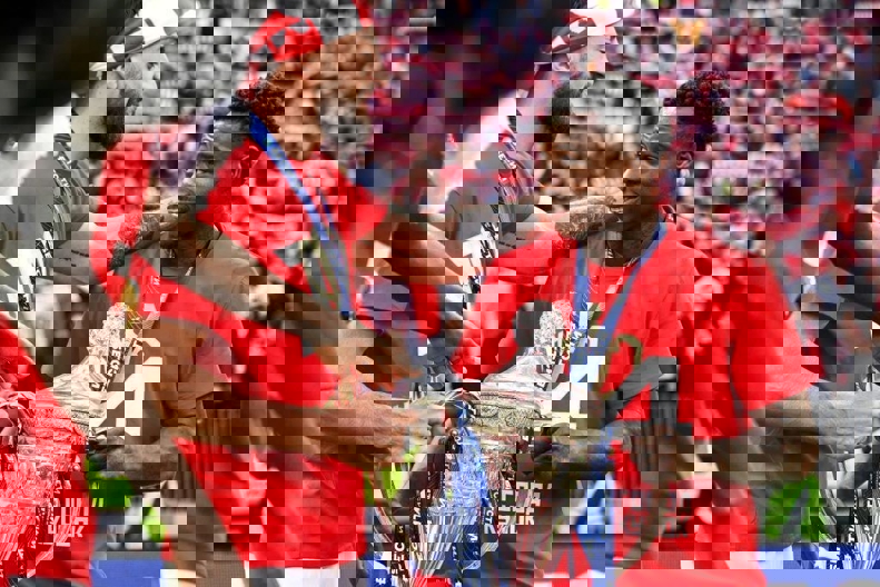 2198404