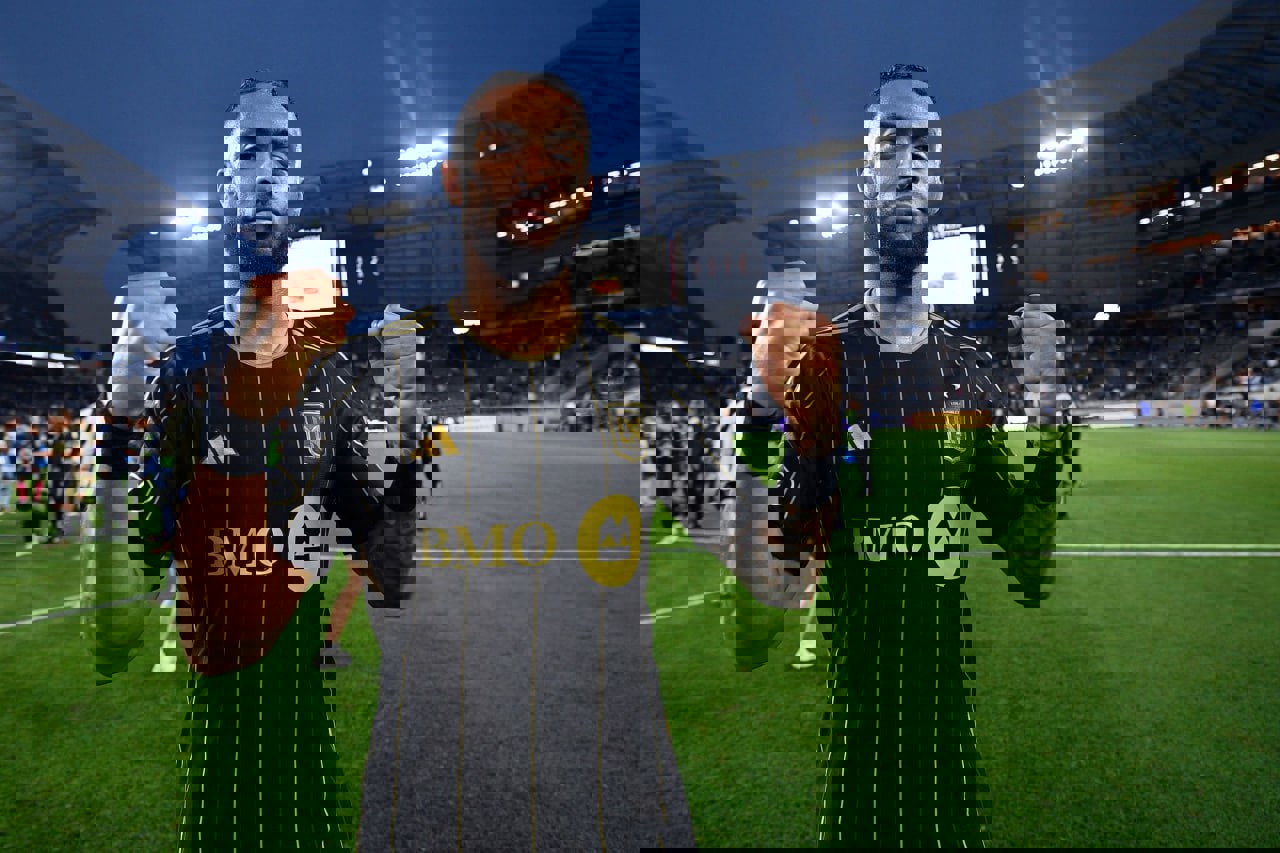 2198949