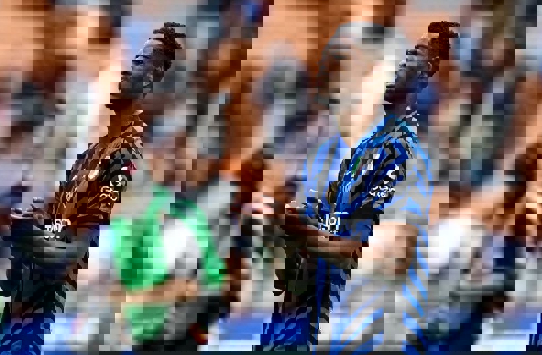 2199596