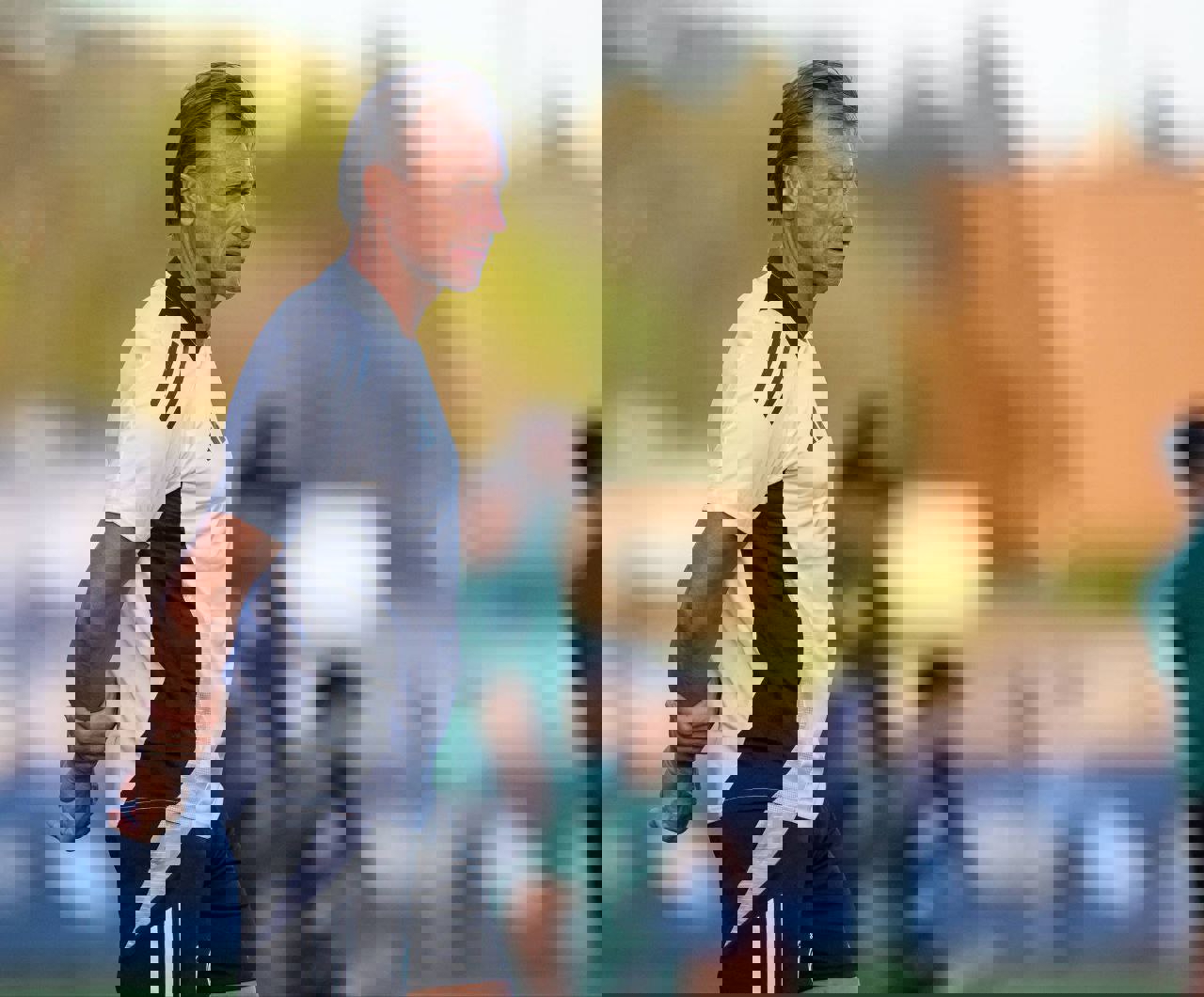 2200042
