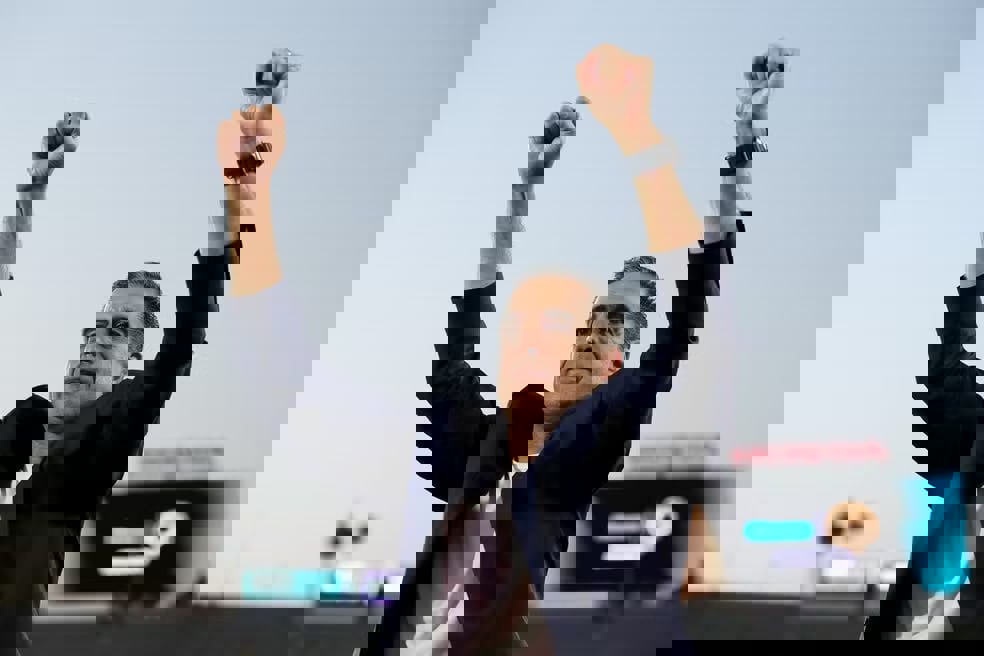 2200569