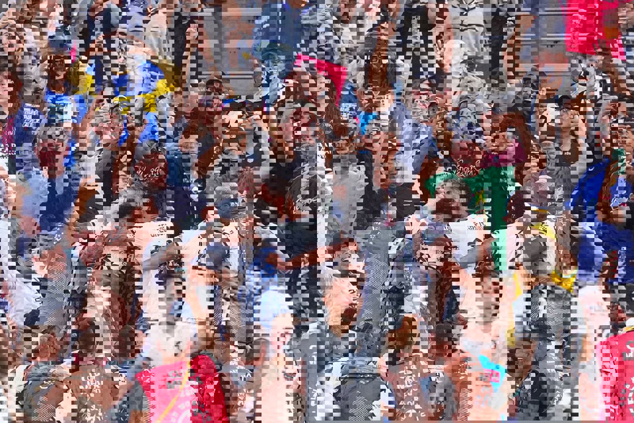 2200765