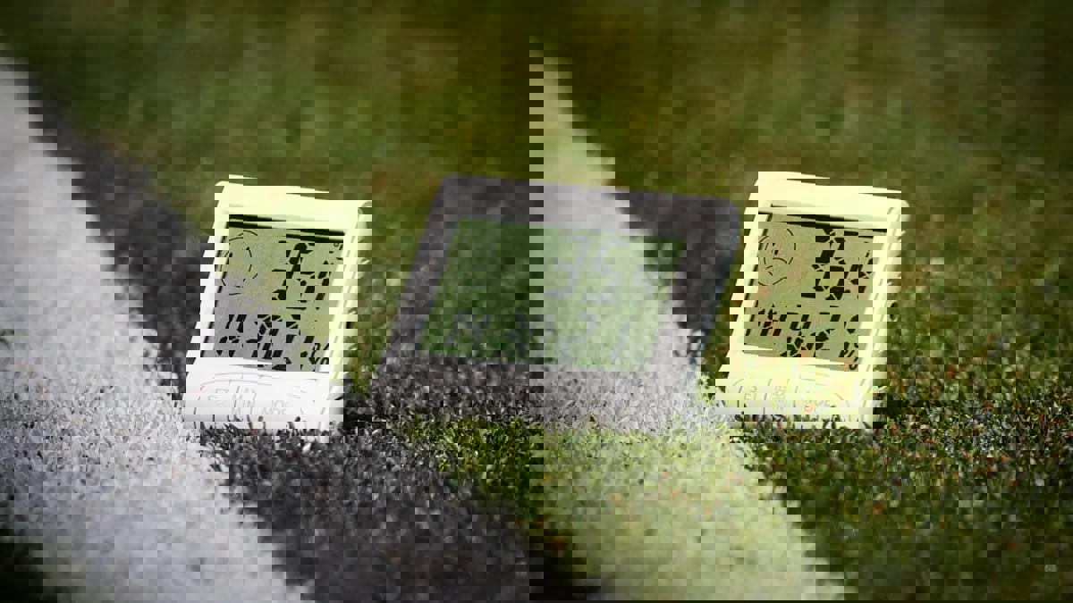 2200698