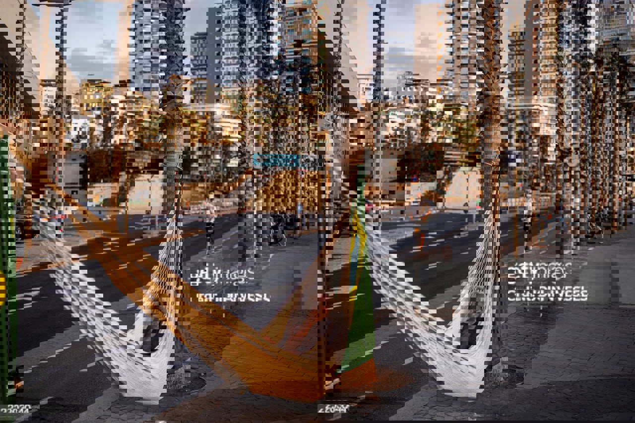 2200882