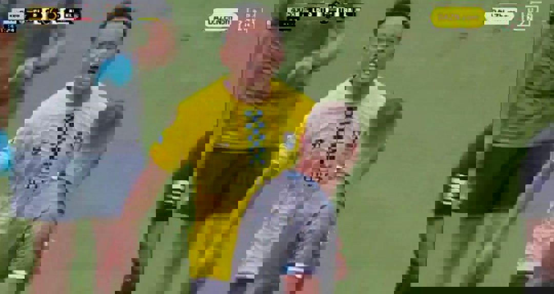 2200940