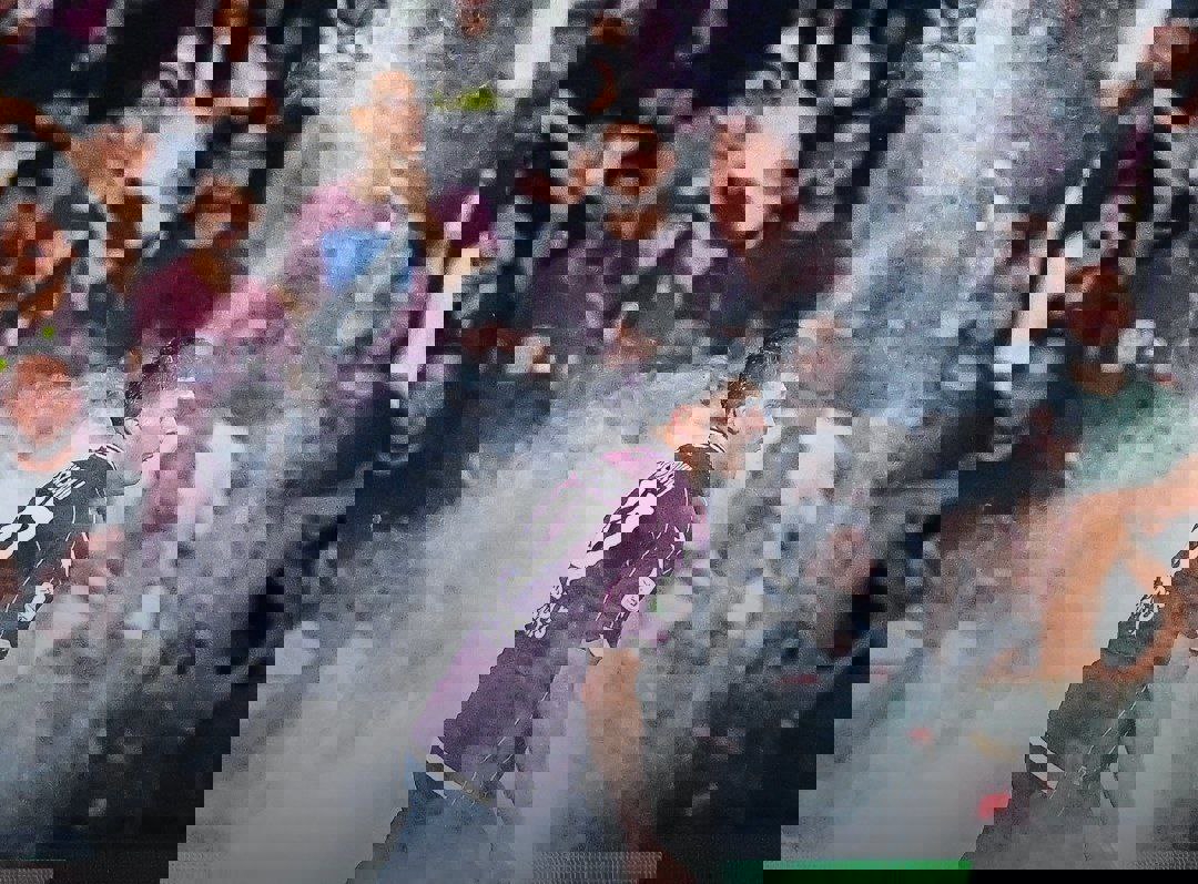 2201935