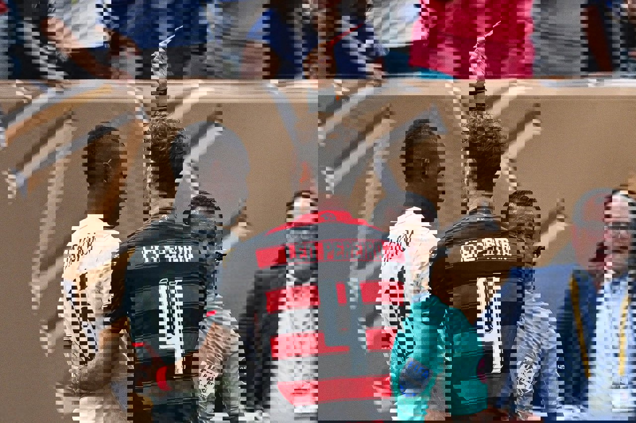 2202158