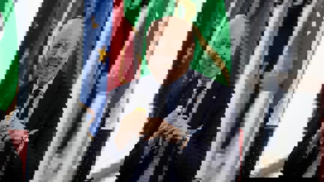 2202368