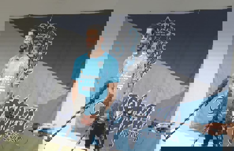 2202537