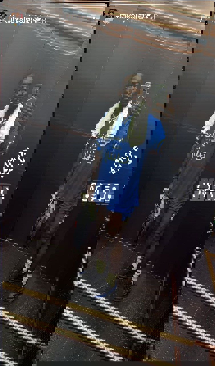 2202604