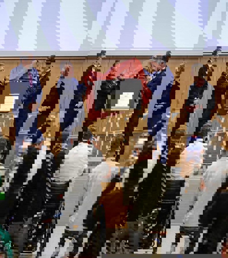2202621