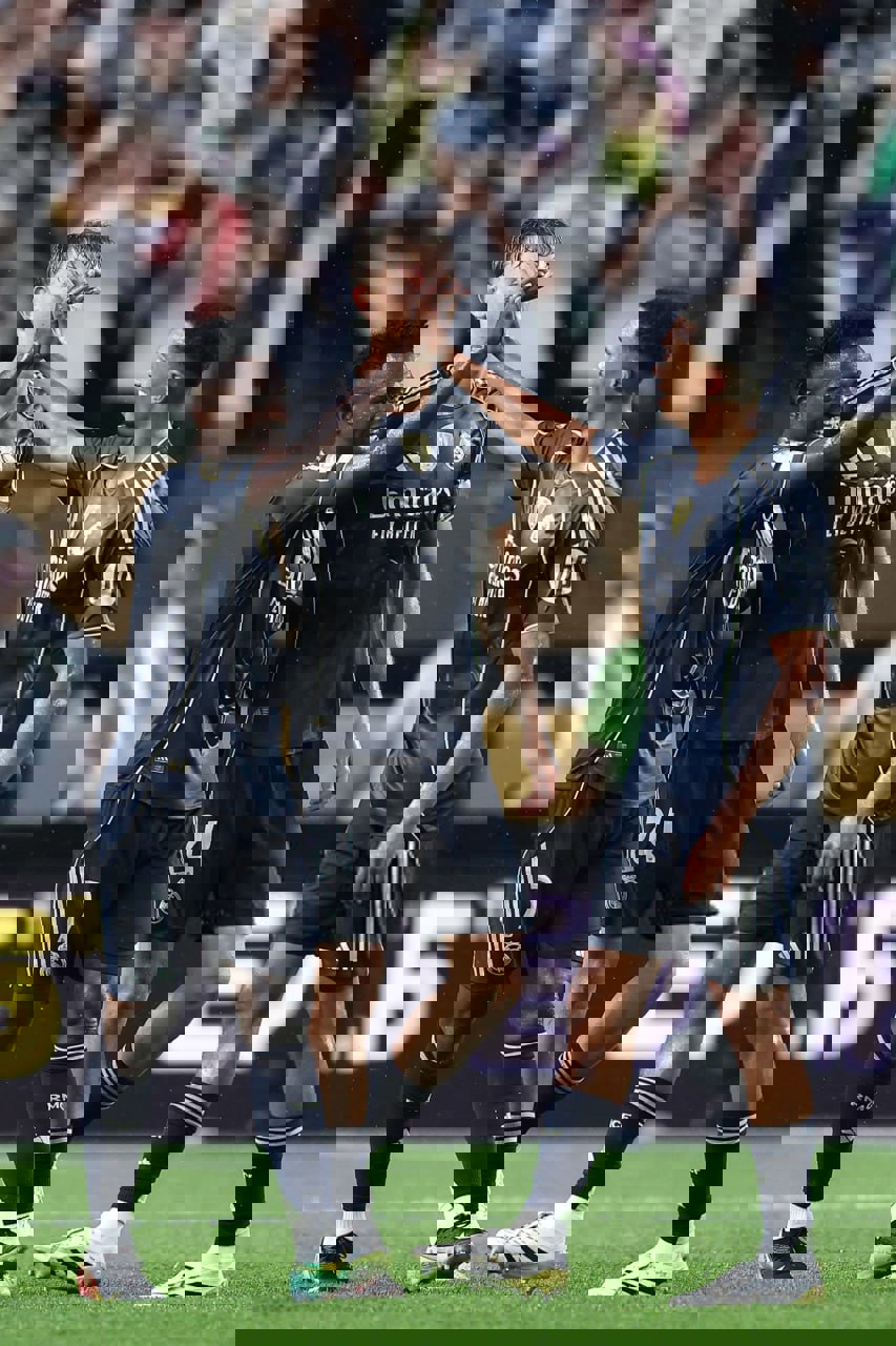 2202860