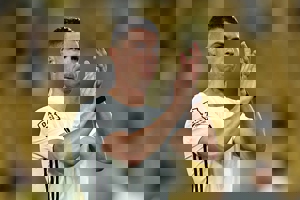 مجسمه رونالدو دشداشه عربی پوشید! (عکس)