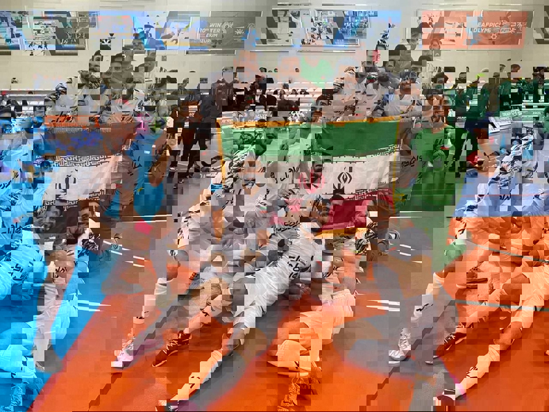2202940