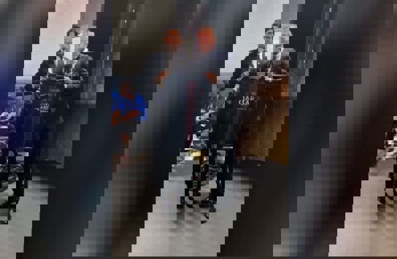 2203528