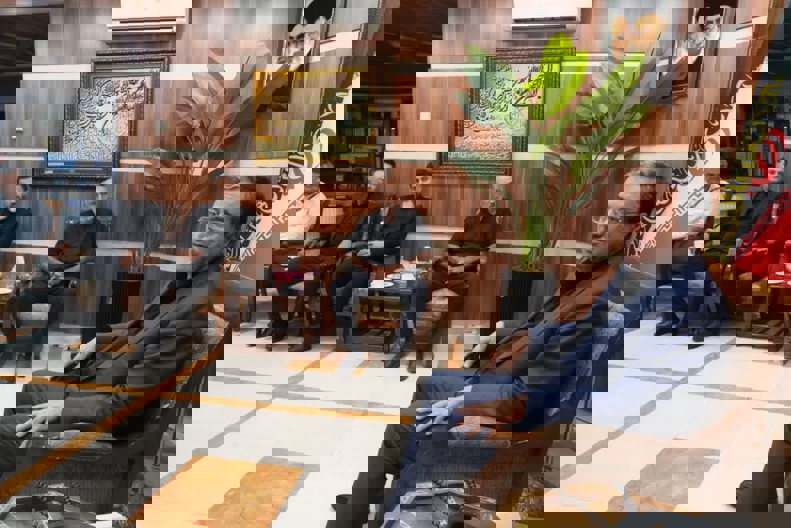 2203371