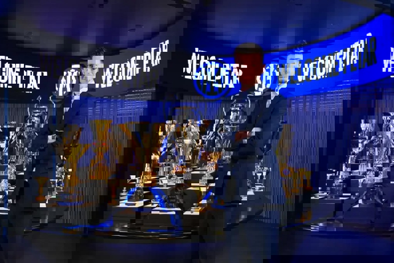 2203671
