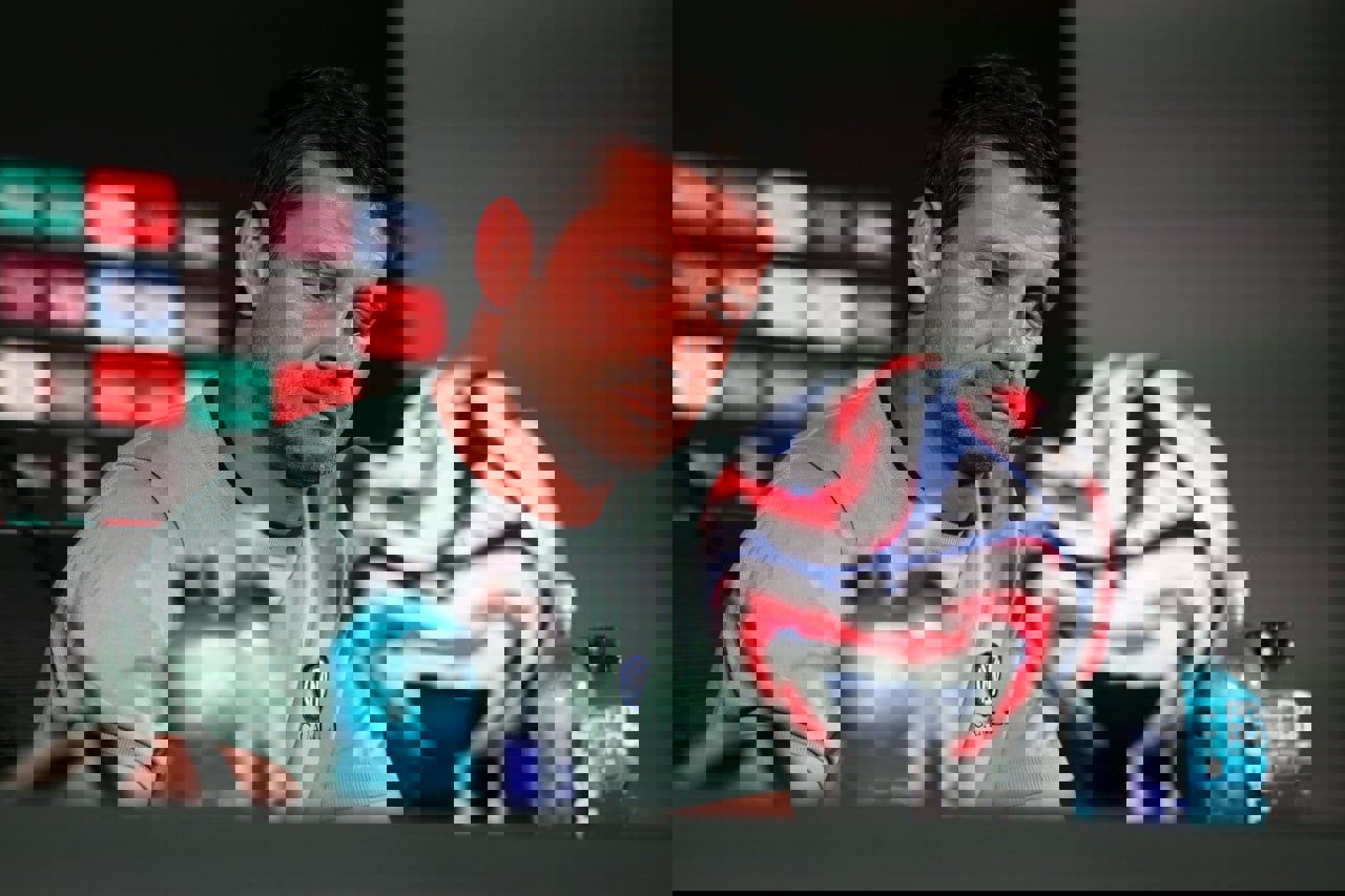 2203827