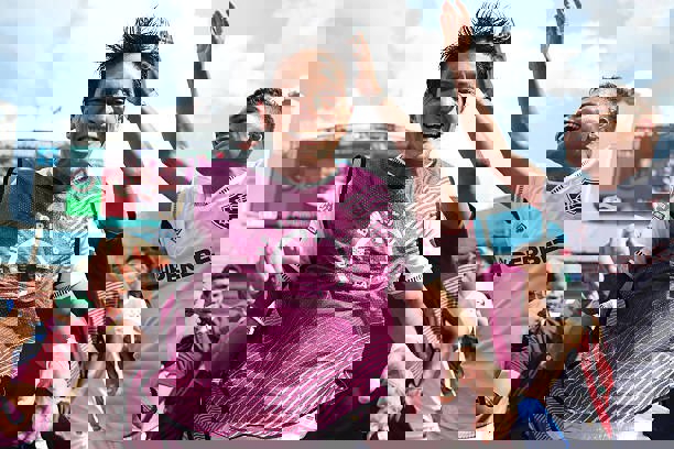 2203816