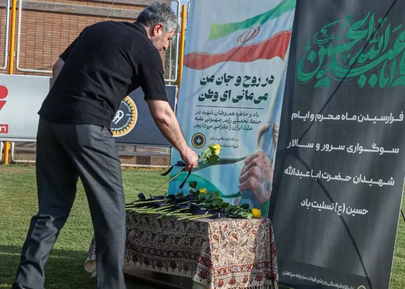 ادای احترام سپاهانی‌ها به شهدای وطن (عکس)