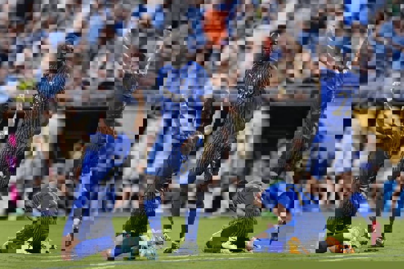 2203885