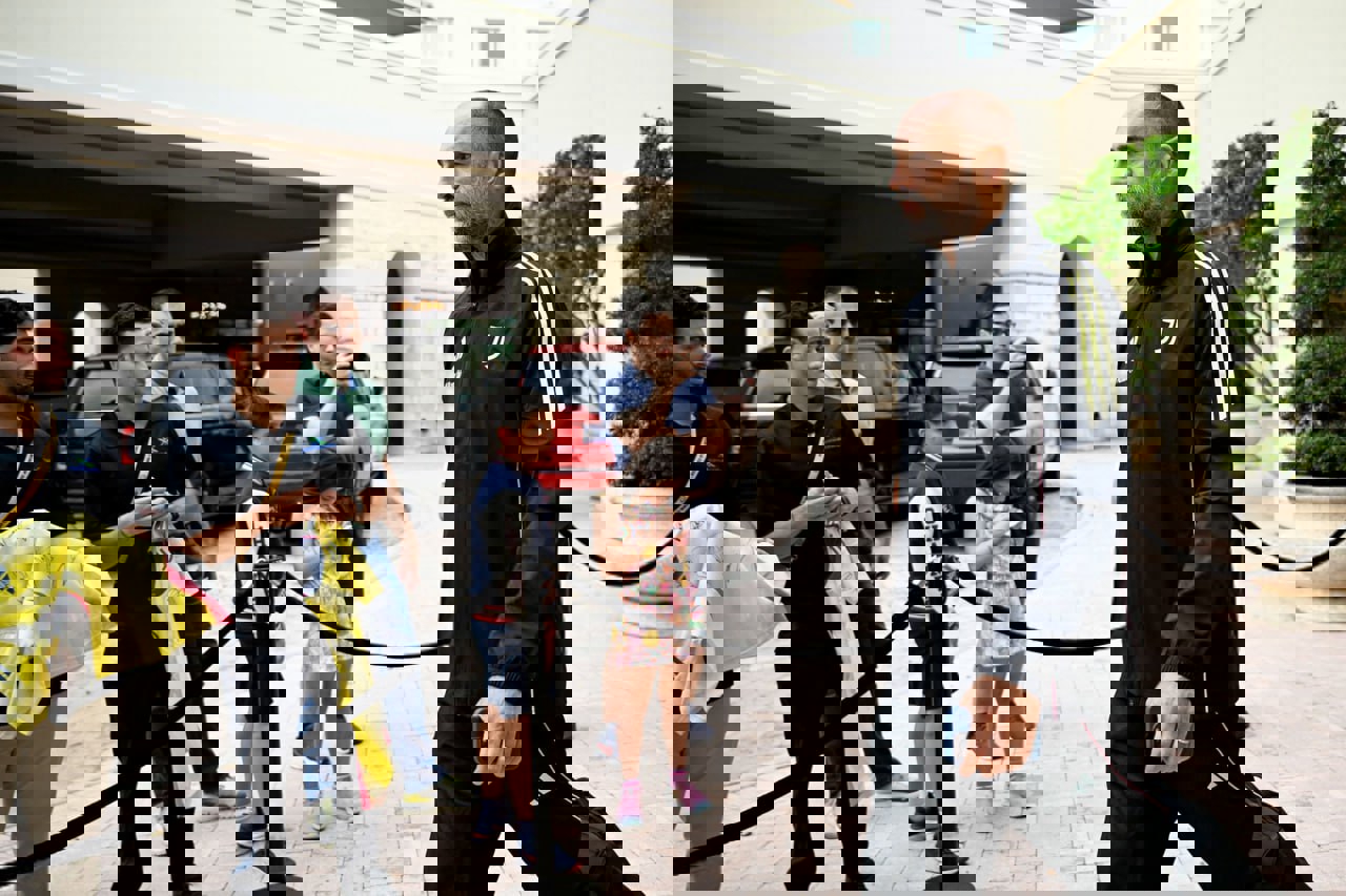2203869
