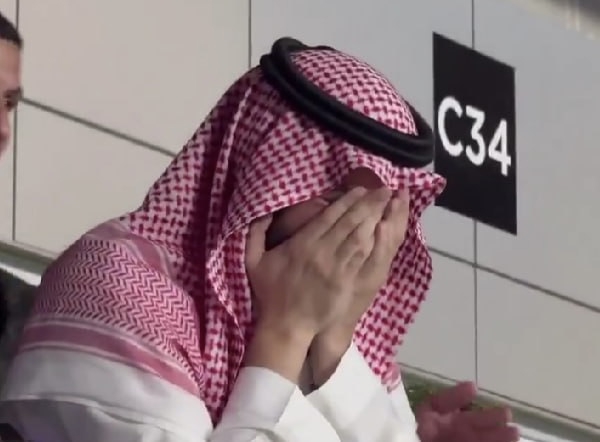 رئیس باشگاه الهلال اشک می‌ریخت! (عکس)