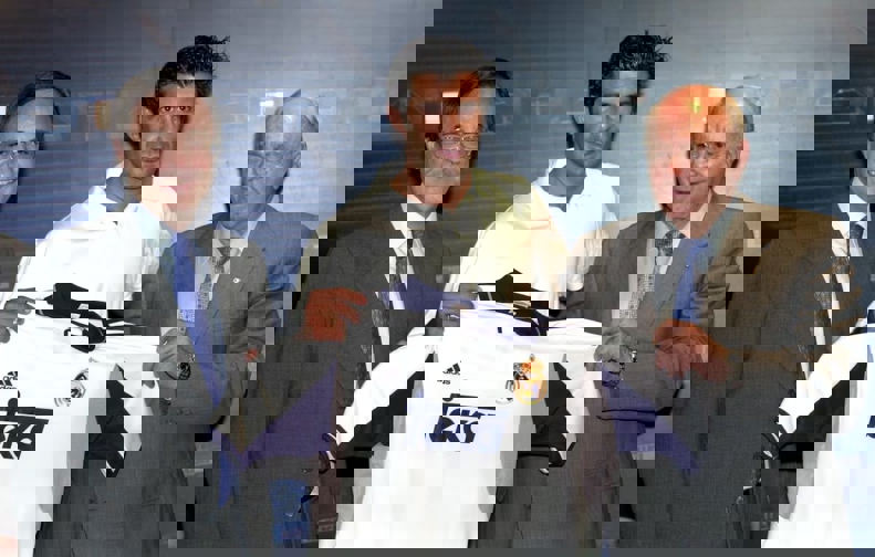 2203954