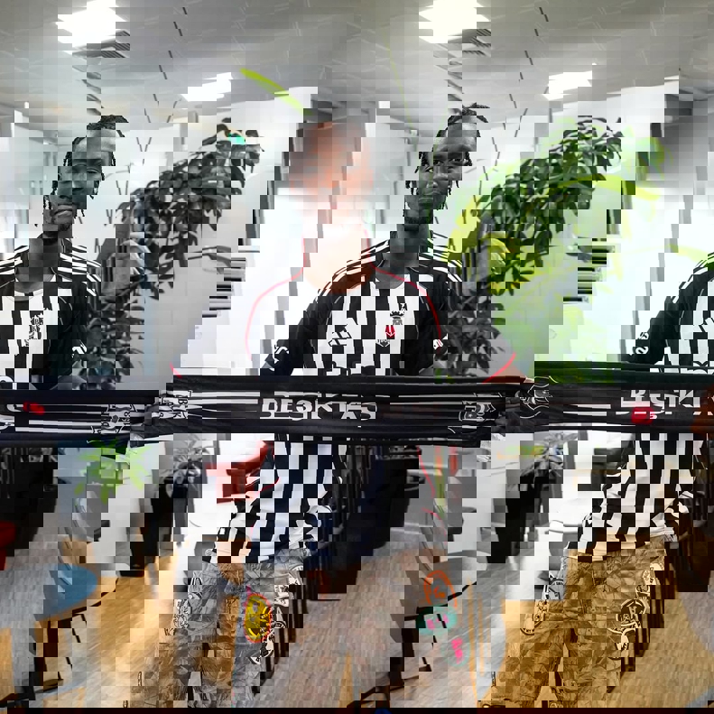 2204056