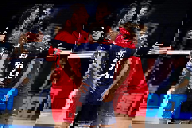 2204037