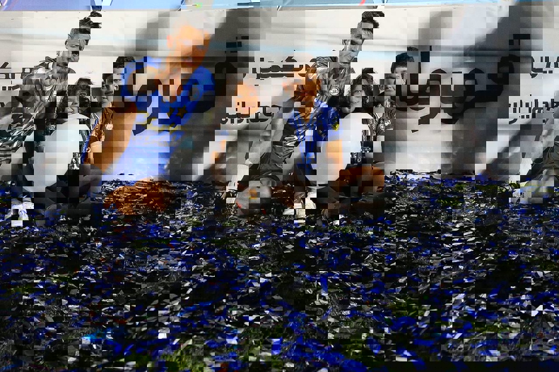 2204049