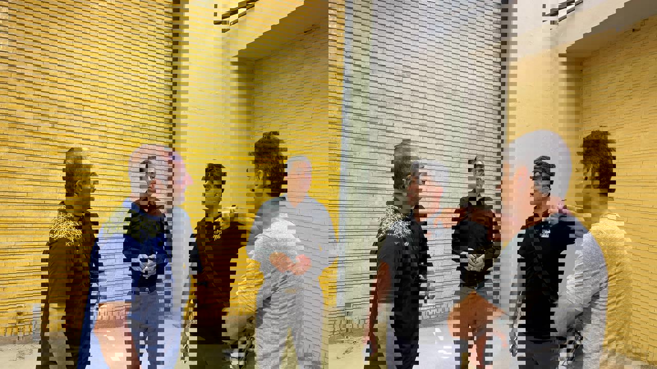 2204256