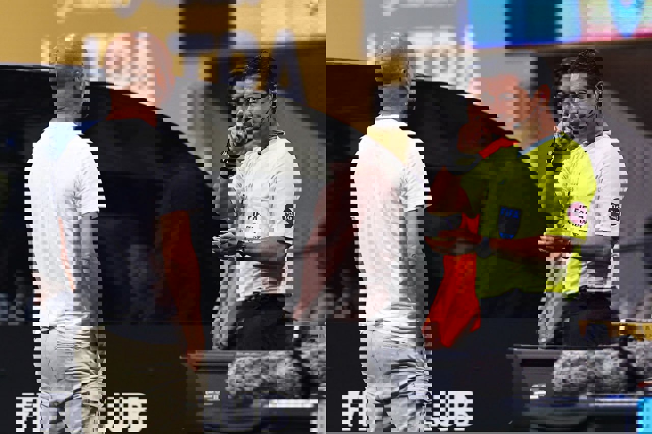 2204296