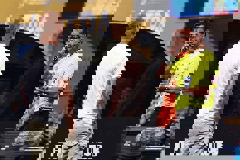 2204296