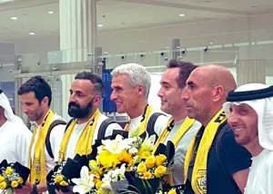استقبال از سرمربی سابق رونالدو با دسته گل