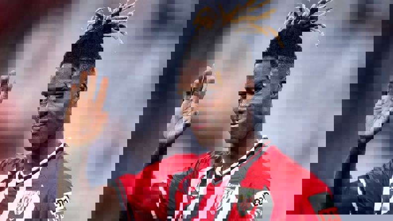 2204561
