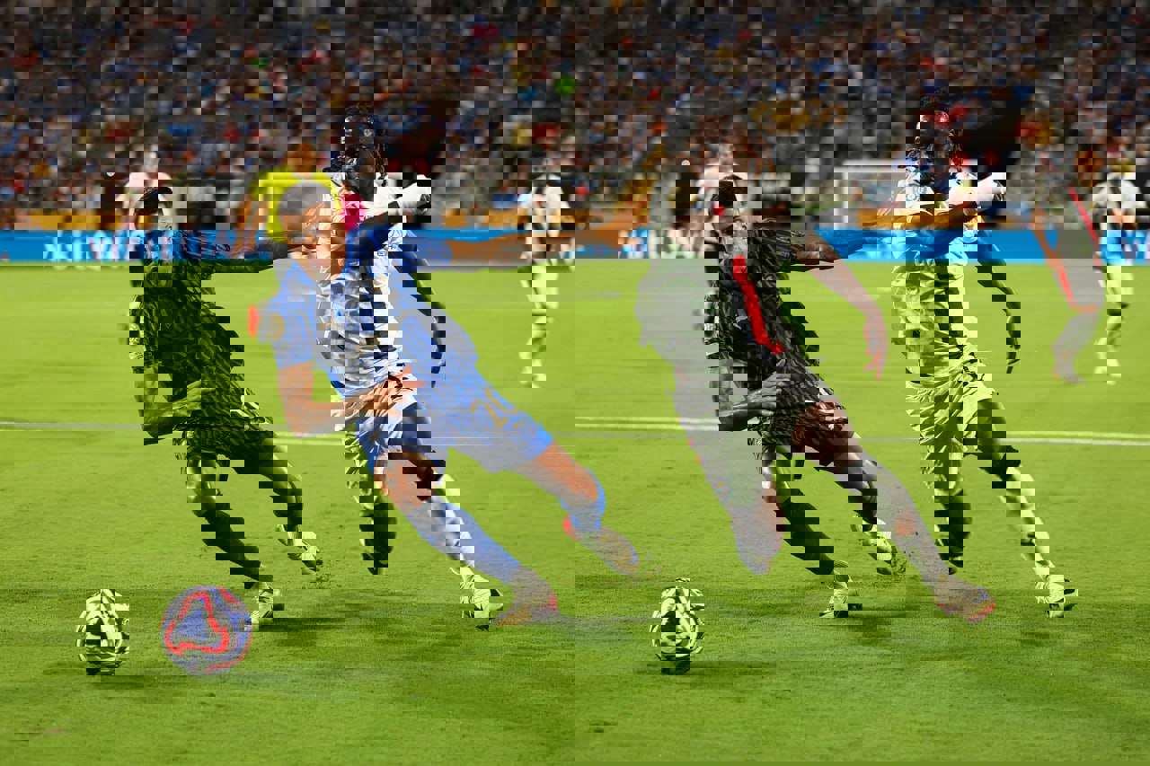 2204569