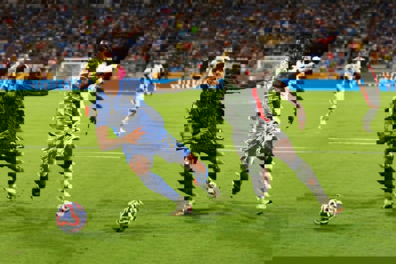 2204569