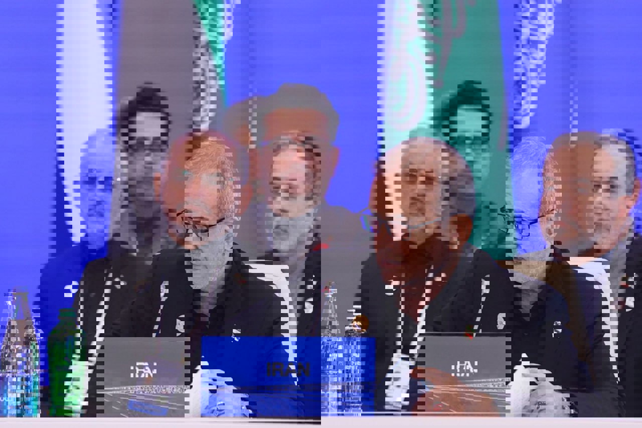 2204708